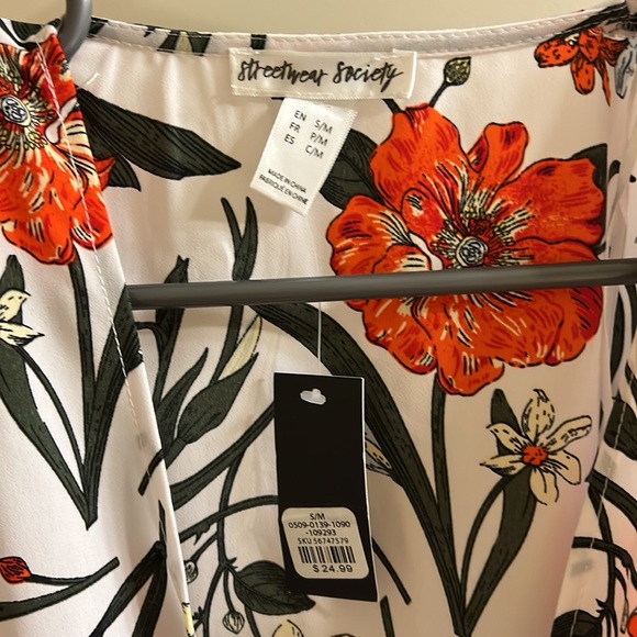 Floral tie up blouse. - Picture 2 of 2